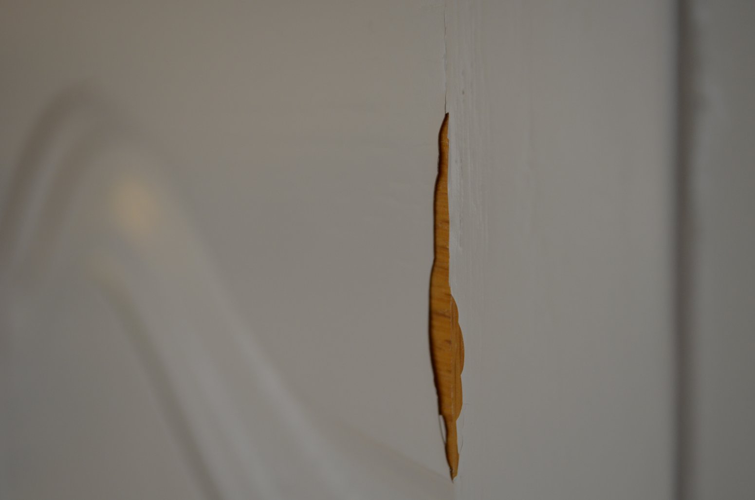 5 Reasons Kitchen are Chipping, Scratching, and Peeling & How